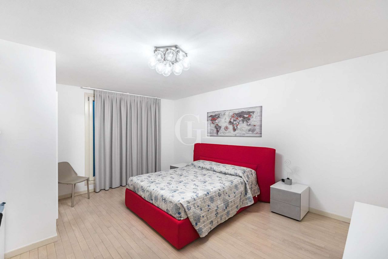 Villa on Lake Garda, Italy, 300 m² - picture 17