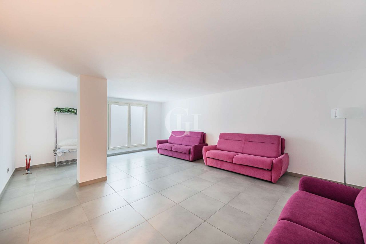 Villa on Lake Garda, Italy, 300 m² - picture 18