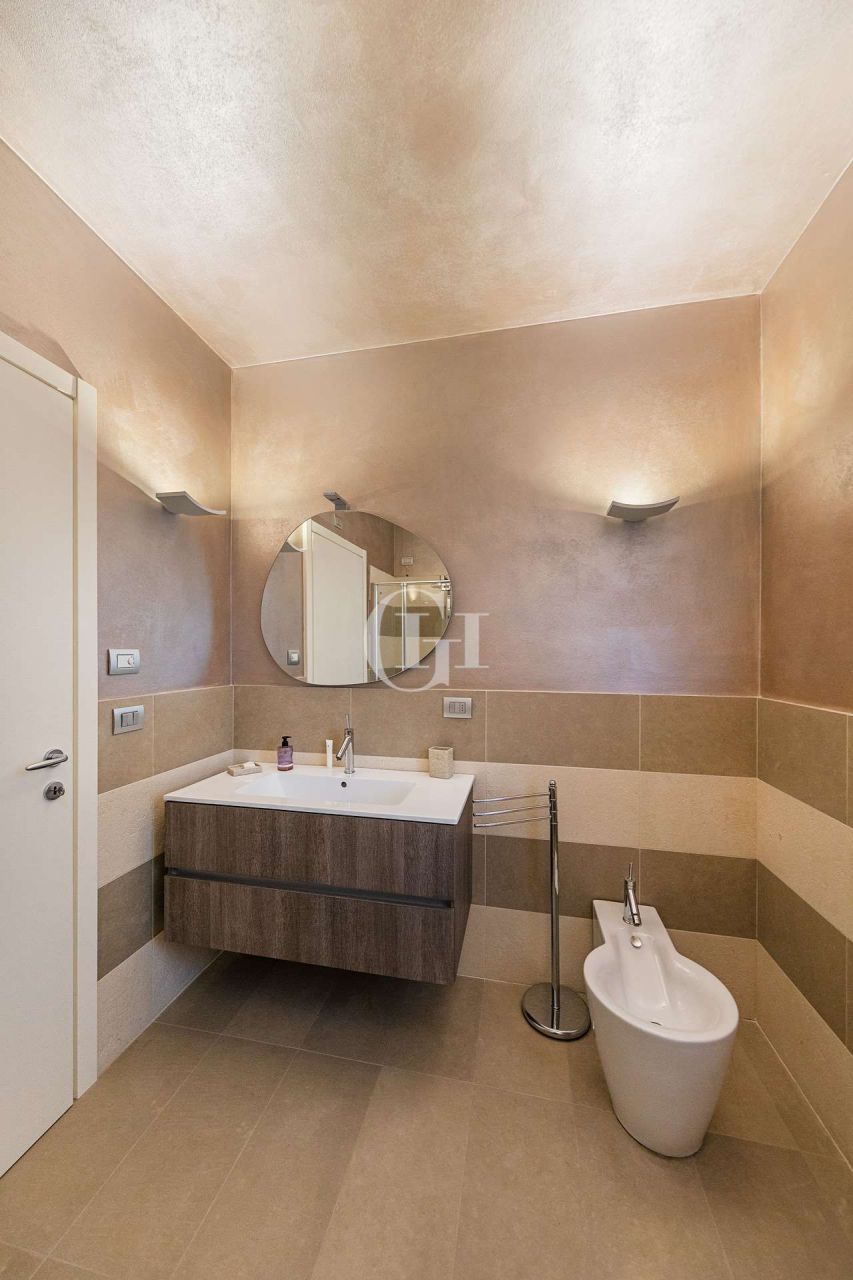 Villa on Lake Garda, Italy, 300 m² - picture 13