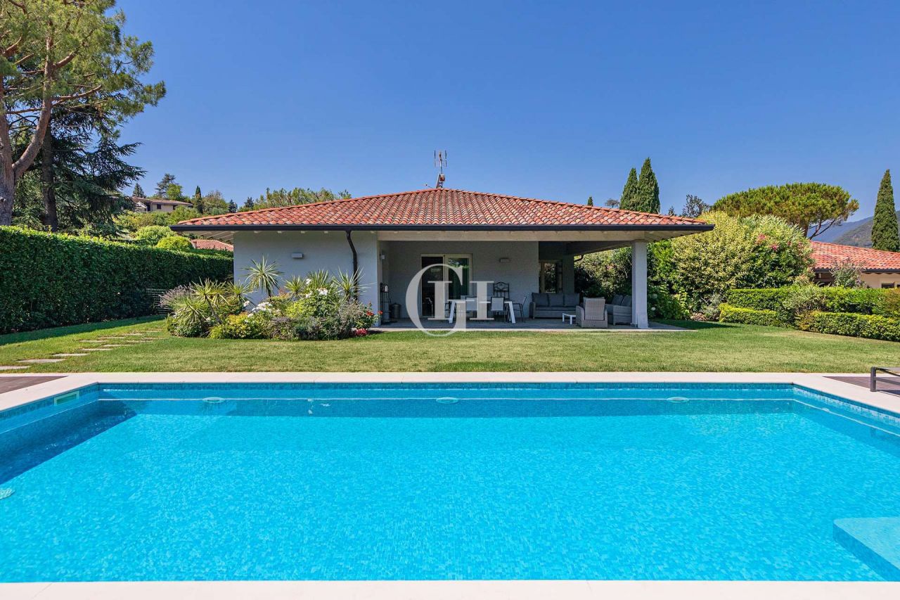 Villa on Lake Garda, Italy, 300 m² - picture 2