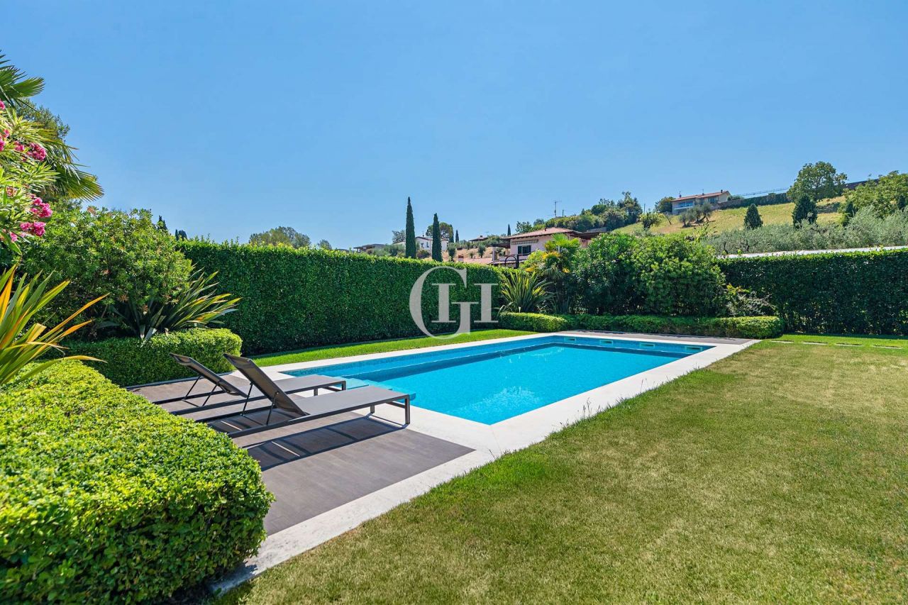 Villa on Lake Garda, Italy, 300 m² - picture 5