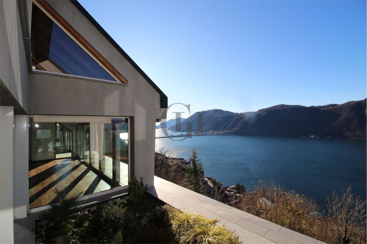 Villa por Lago de Lugano, Italia, 540 m² - imagen 1