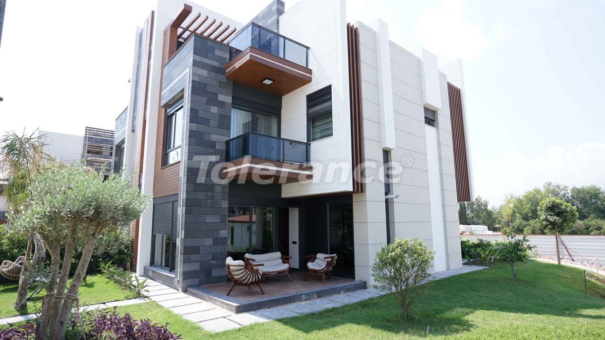 Villa à Antalya, Turquie, 327 m² - image 1