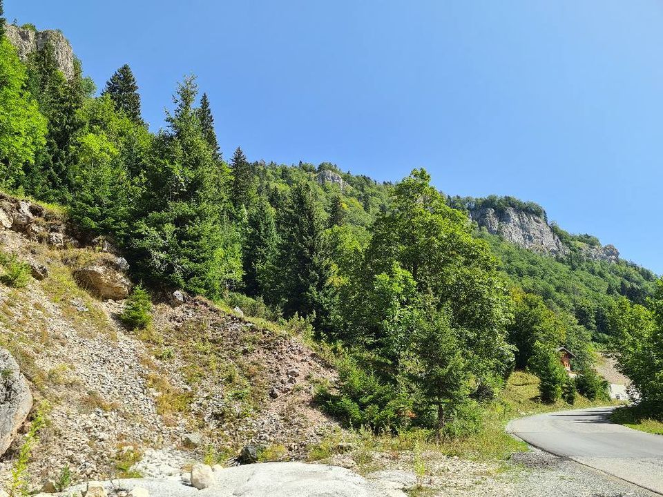 Terrain à Kolasin, Monténégro, 2 500 m² - image 1