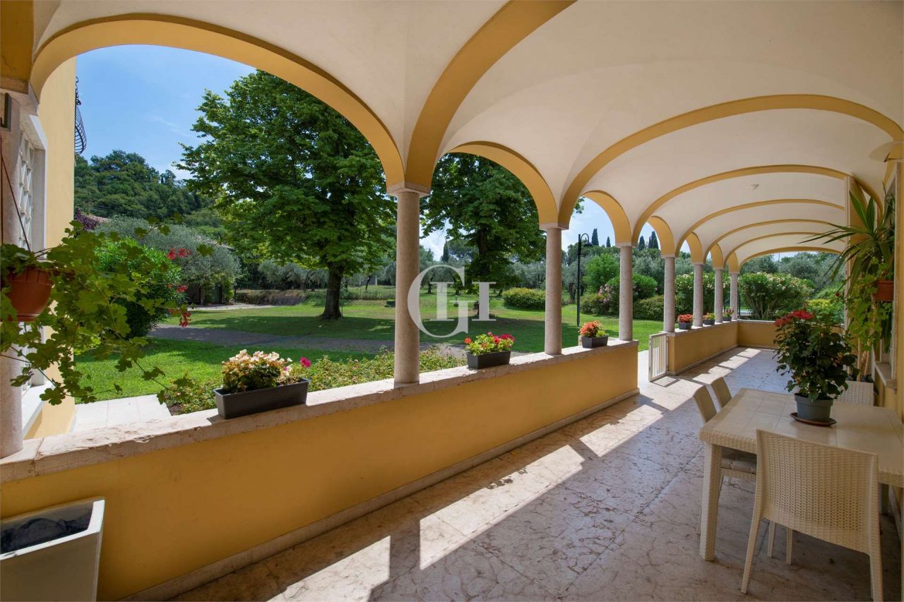 Finca por Lago de Garda, Italia, 750 m² - imagen 1