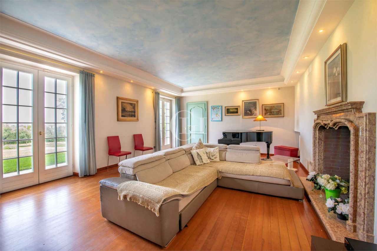 Manor on Lake Garda, Italy, 750 m² - picture 9