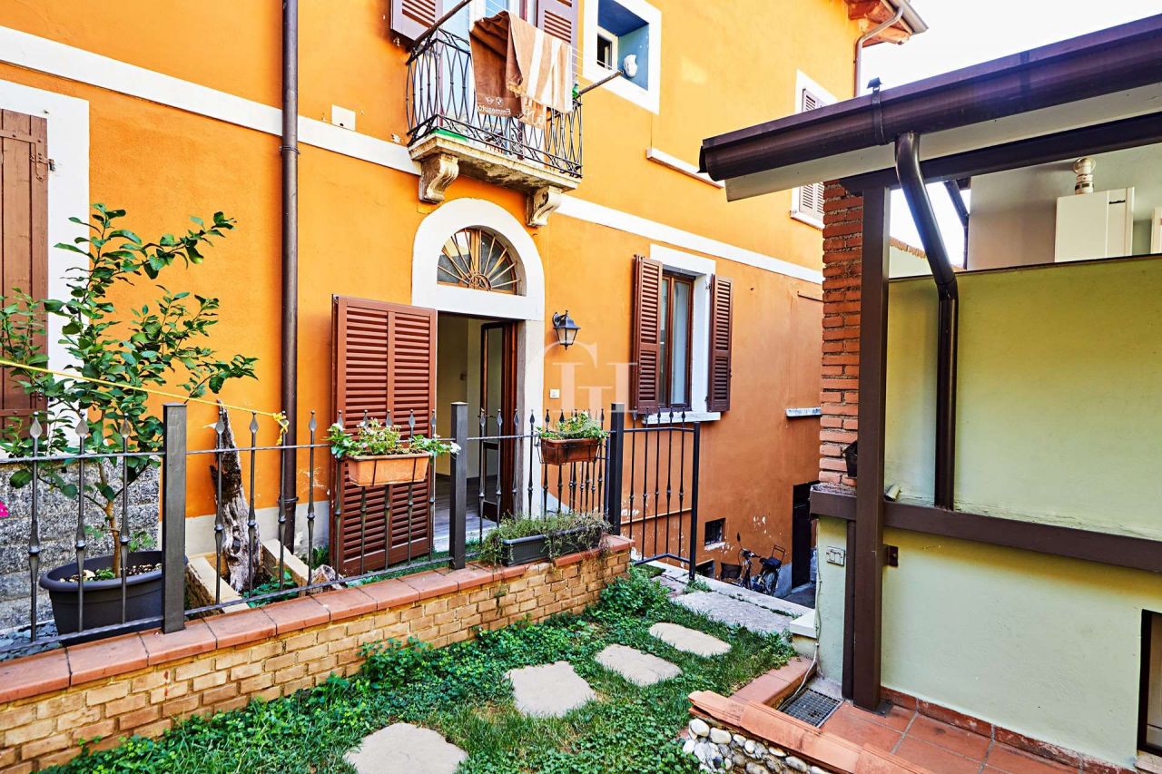 Apartamento por Lago de Garda, Italia, 70 m² - imagen 2