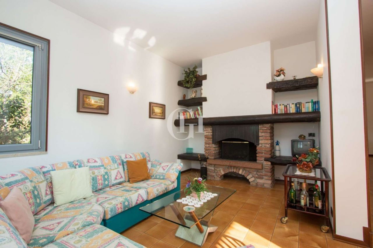 Villa on Lake Garda, Italy, 280 m² - picture 4