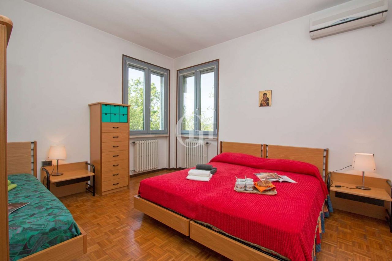 Villa on Lake Garda, Italy, 280 m² - picture 11