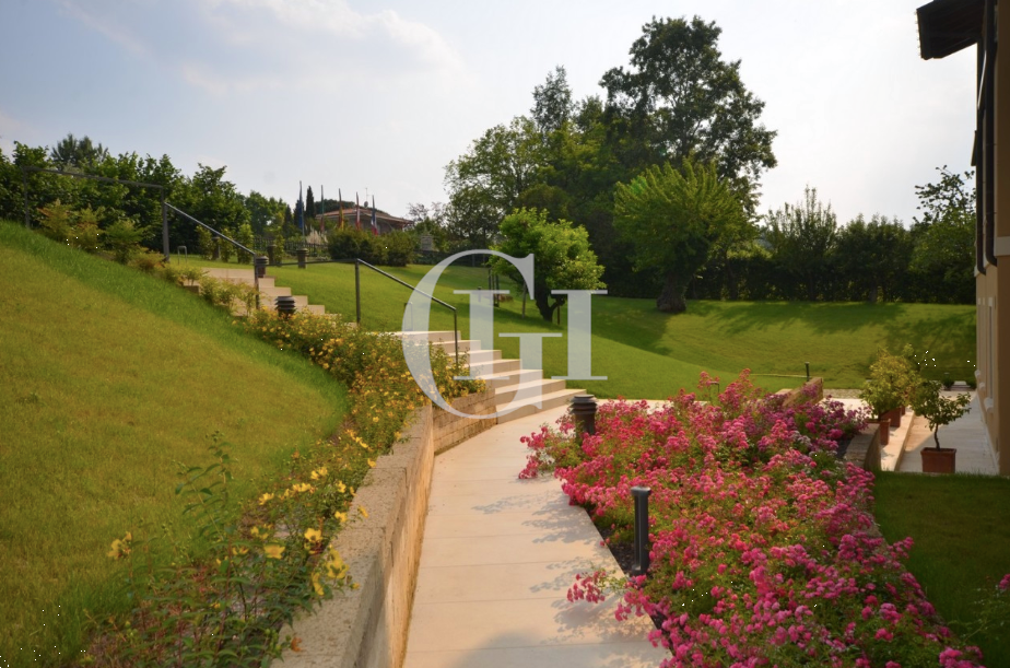 Apartment on Lake Garda, Italy, 192 m² - picture 8