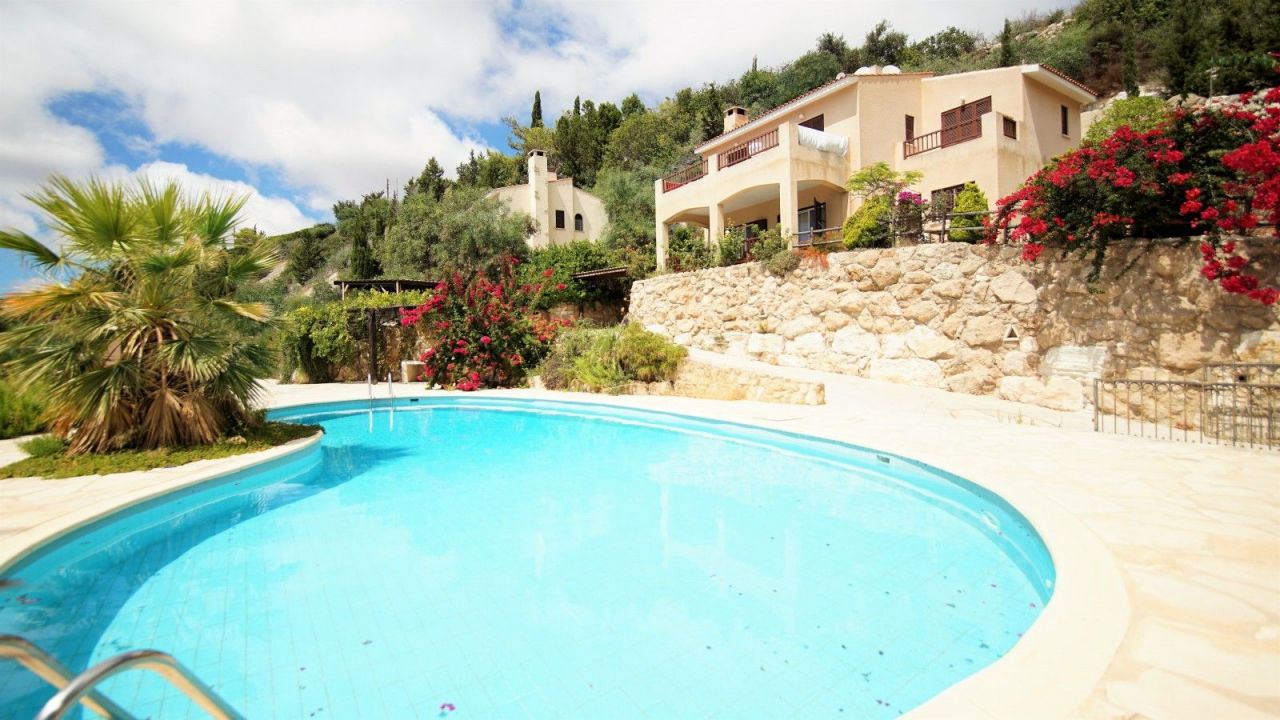 Villa in Paphos, Cyprus, 210 m² - picture 1