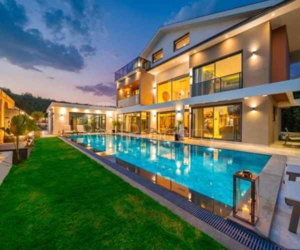 Villa in Fethiye, Türkei, 300 m² - Foto 1