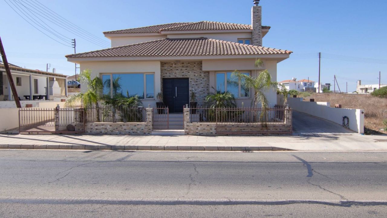 Villa in Protaras, Cyprus, 200 m² - picture 1