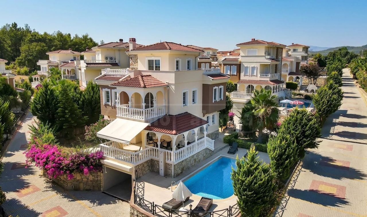 Villa à Alanya, Turquie, 275 m² - image 1