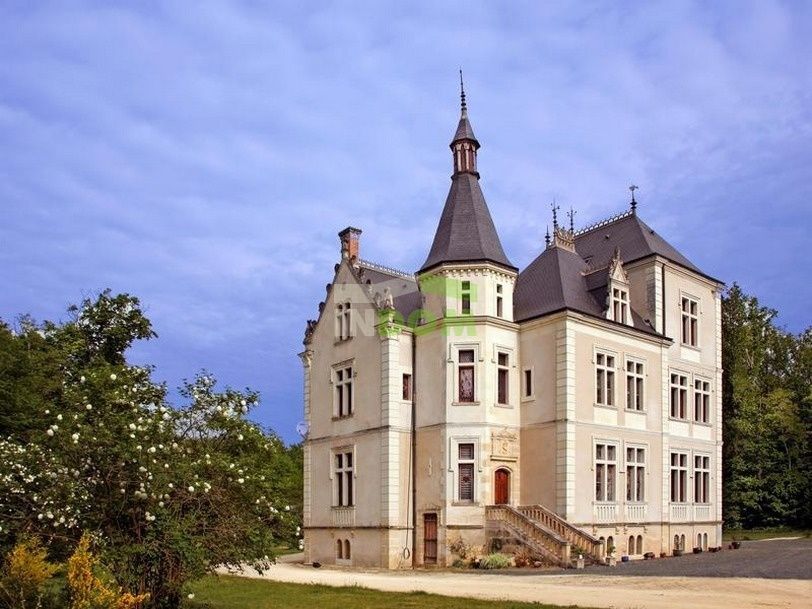 Château Dolina Luary, France, 1 200 m² - image 2