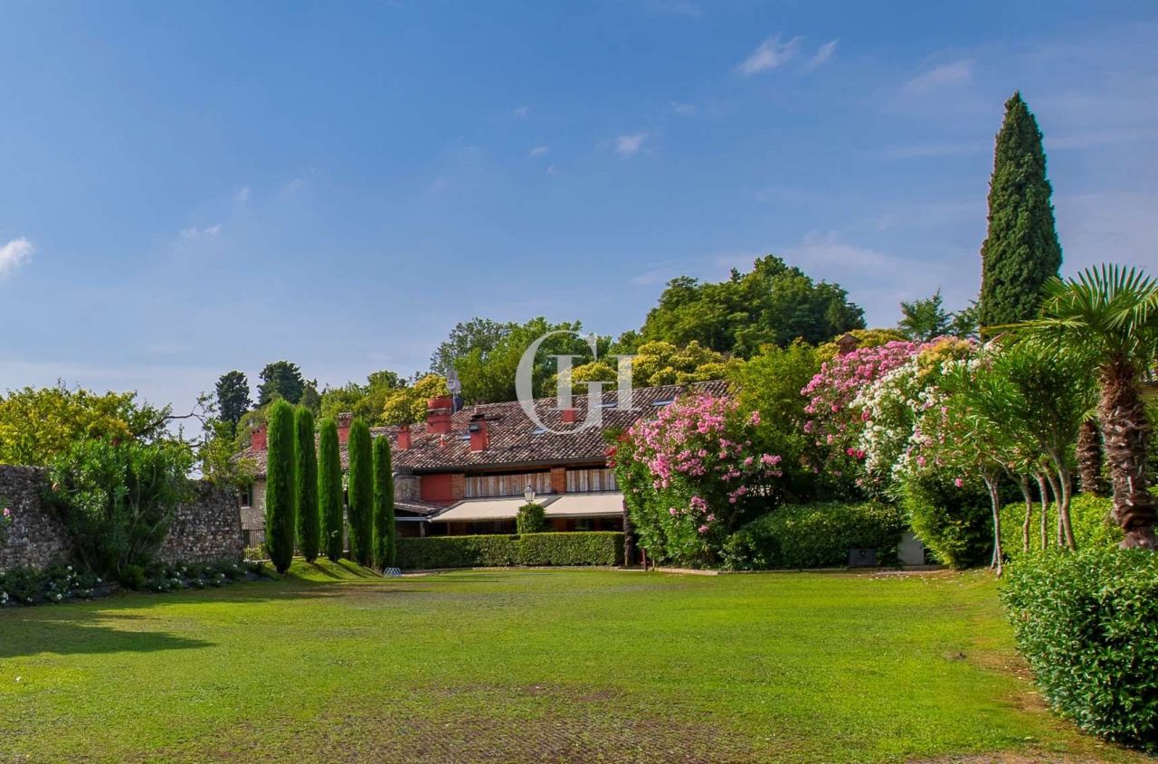 Villa par le Lac de Garde, Italie, 932 m² - image 1