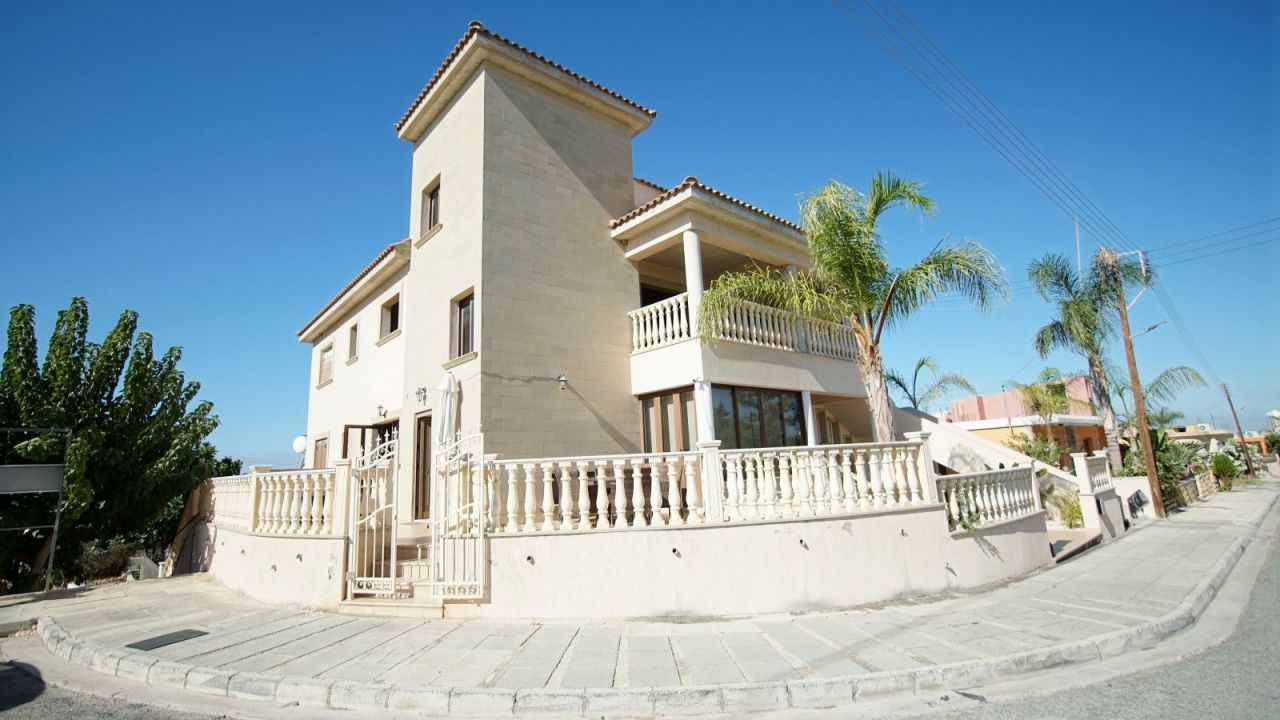 Villa in Paphos, Cyprus, 280 m² - picture 1