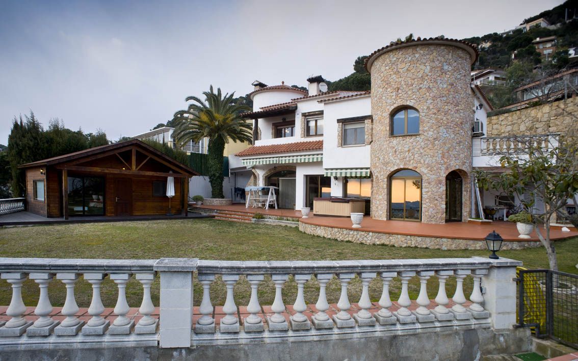 Villa in Lloret de Mar, Spain, 320 m² - picture 1