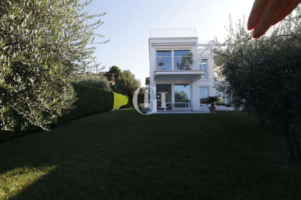 Villa in Gardasee, Italien, 195 m² - Foto 1