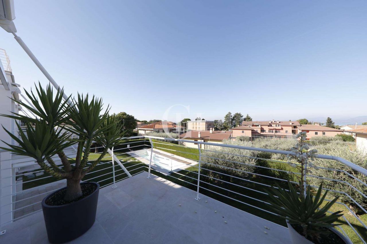 Villa on Lake Garda, Italy, 195 m² - picture 3