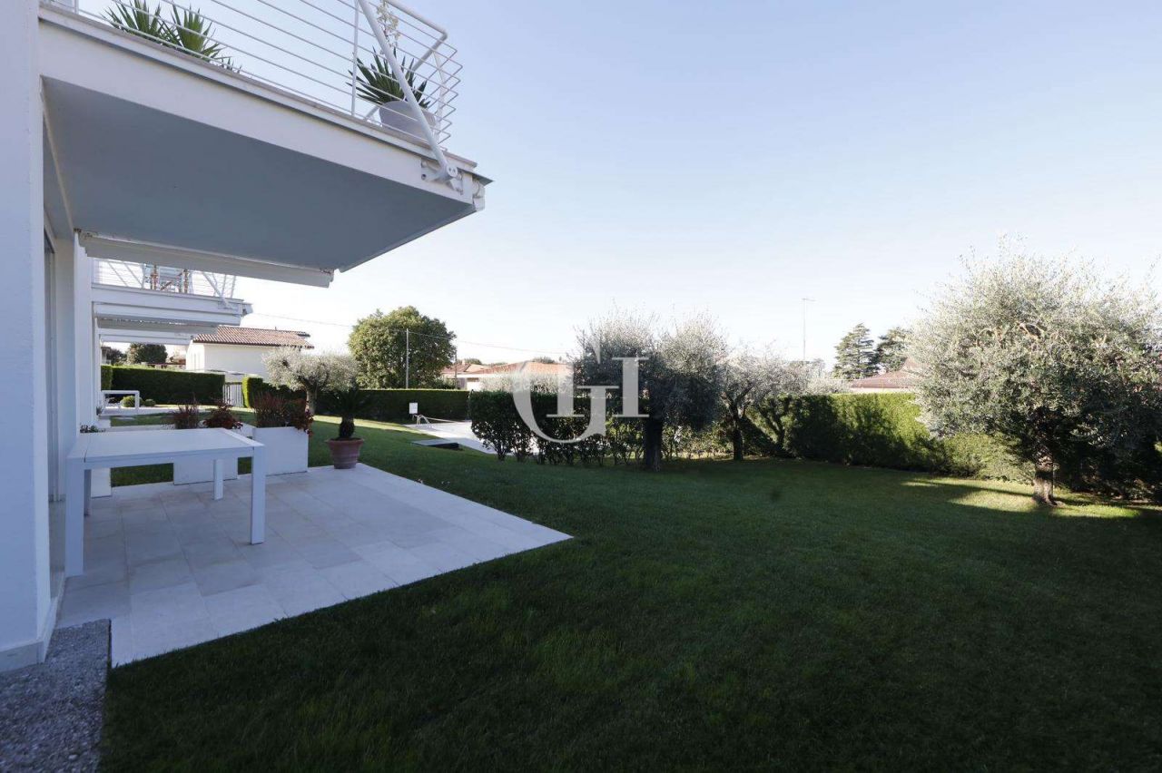 Villa on Lake Garda, Italy, 195 m² - picture 5