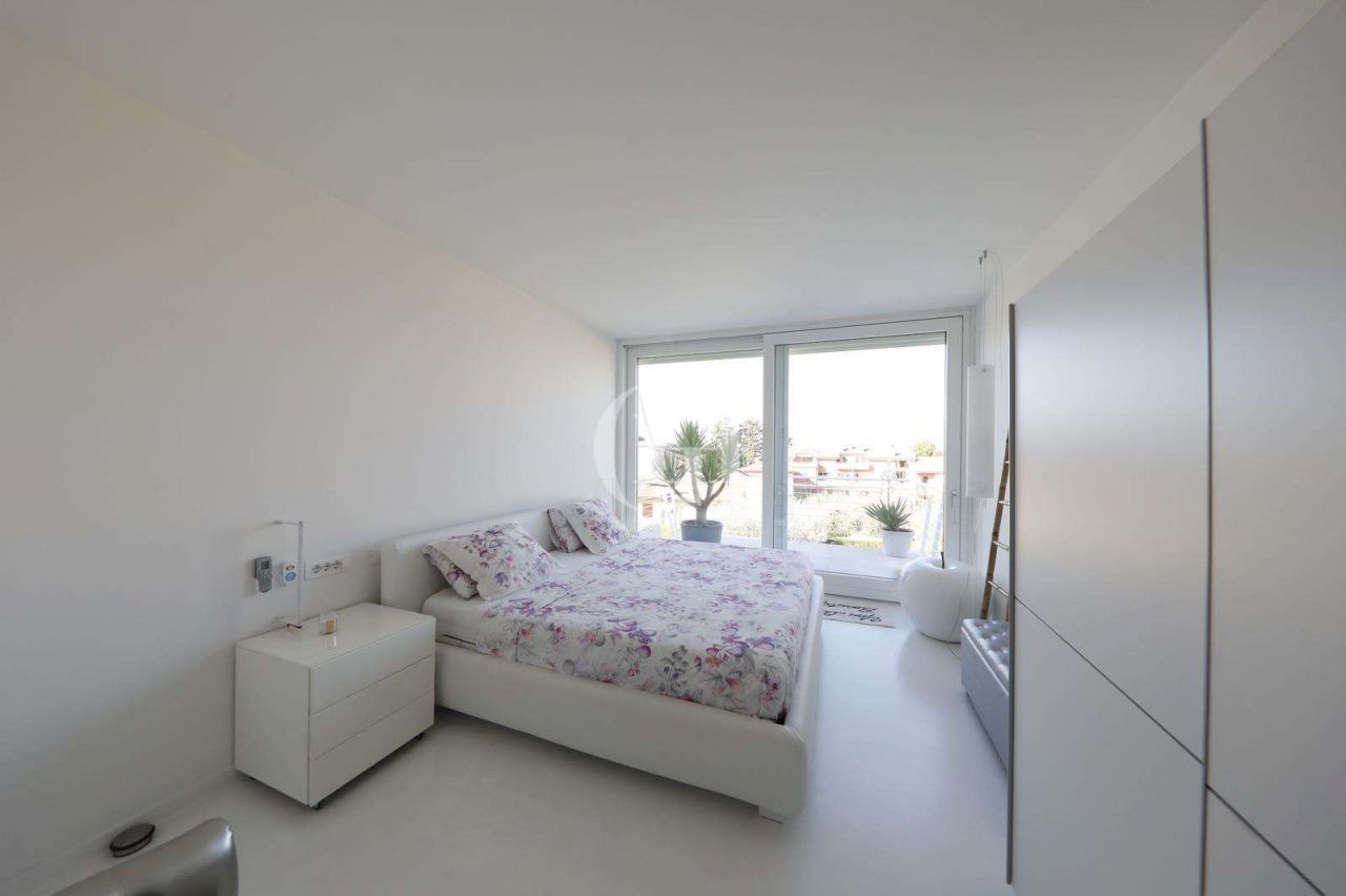 Villa on Lake Garda, Italy, 195 m² - picture 13