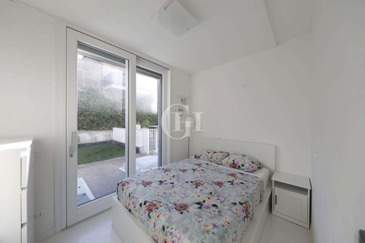 Villa on Lake Garda, Italy, 195 m² - picture 11