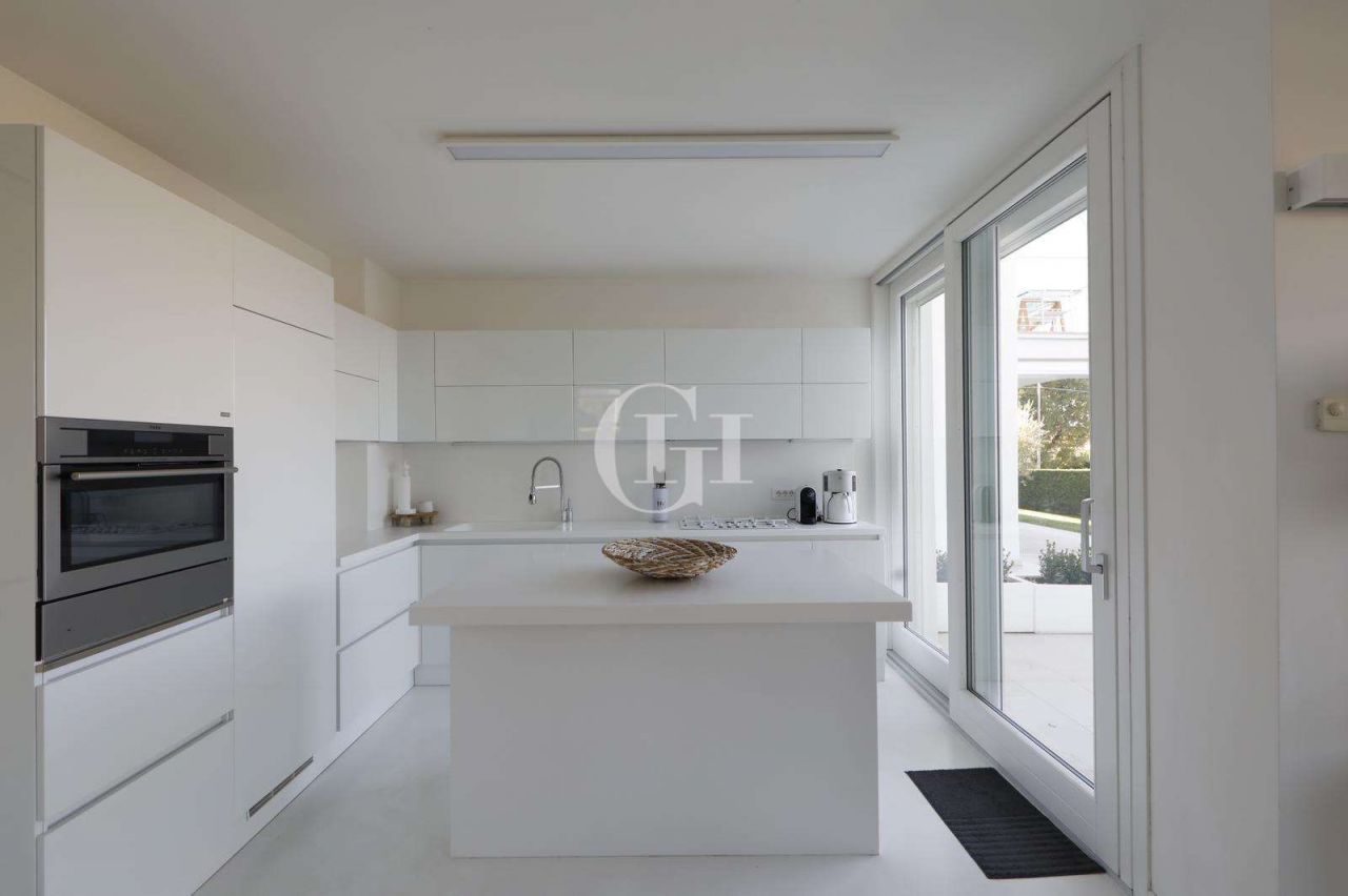 Villa on Lake Garda, Italy, 195 m² - picture 9