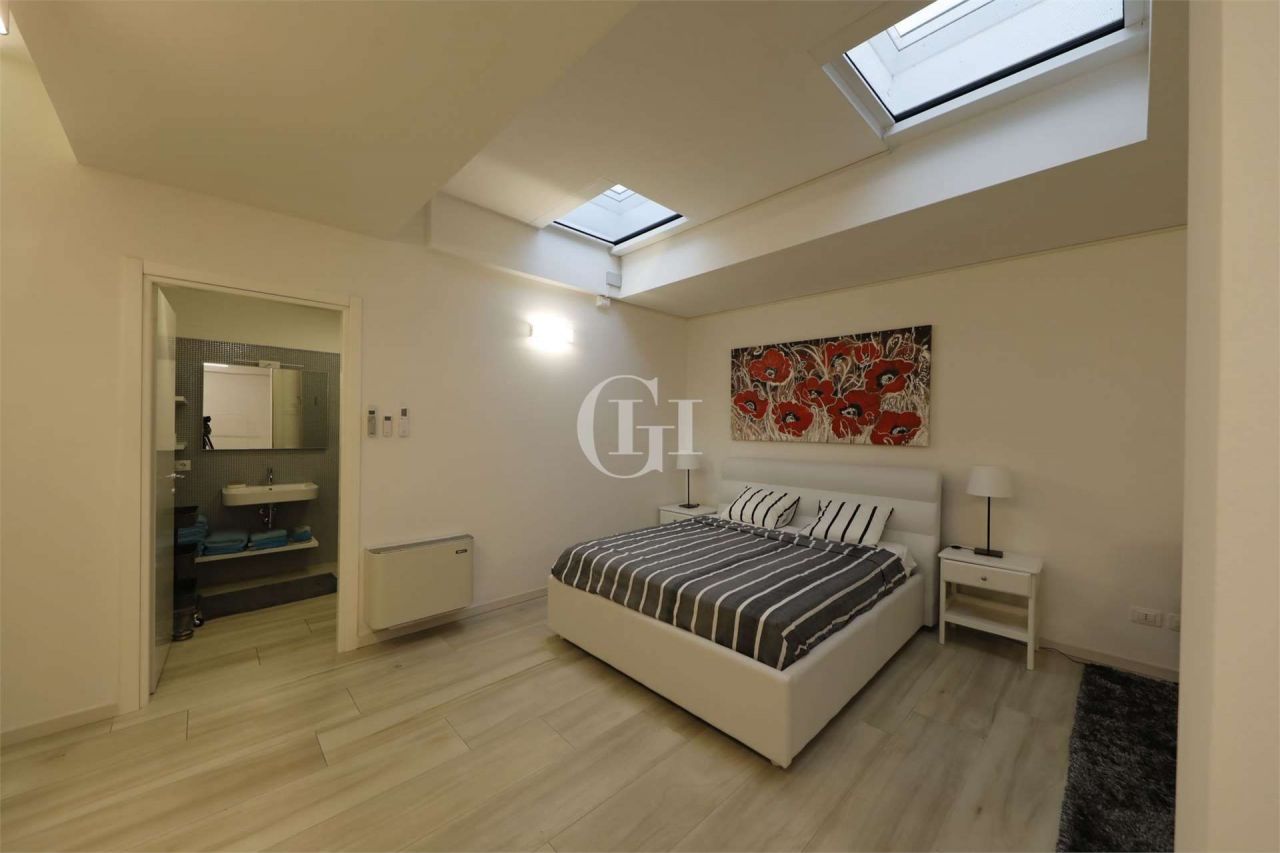 Villa on Lake Garda, Italy, 195 m² - picture 18