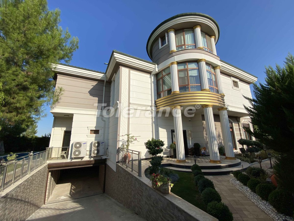 Villa à Antalya, Turquie, 814 m² - image 1