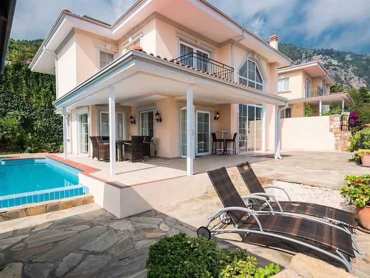 Villa à Alanya, Turquie, 280 m² - image 1