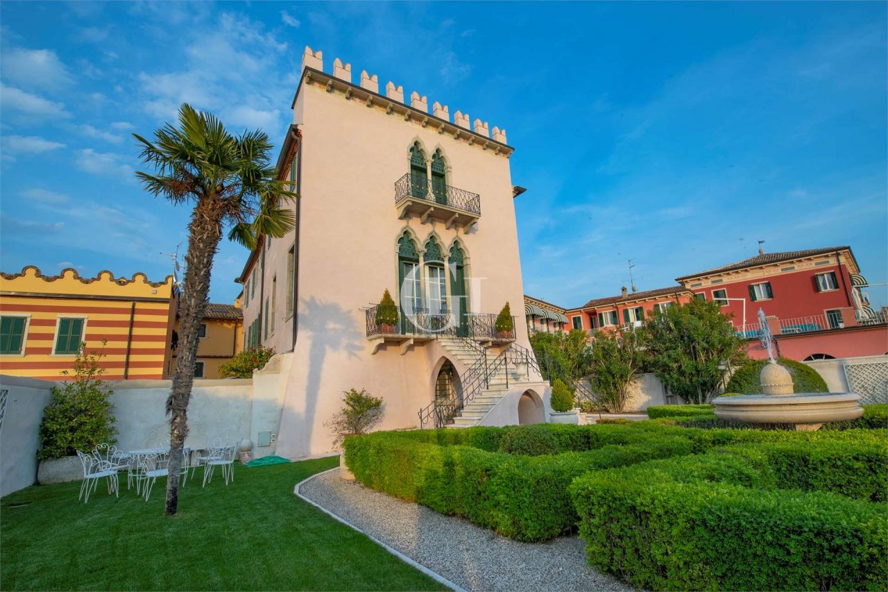 Villa on Lake Garda, Italy, 985 m² - picture 5