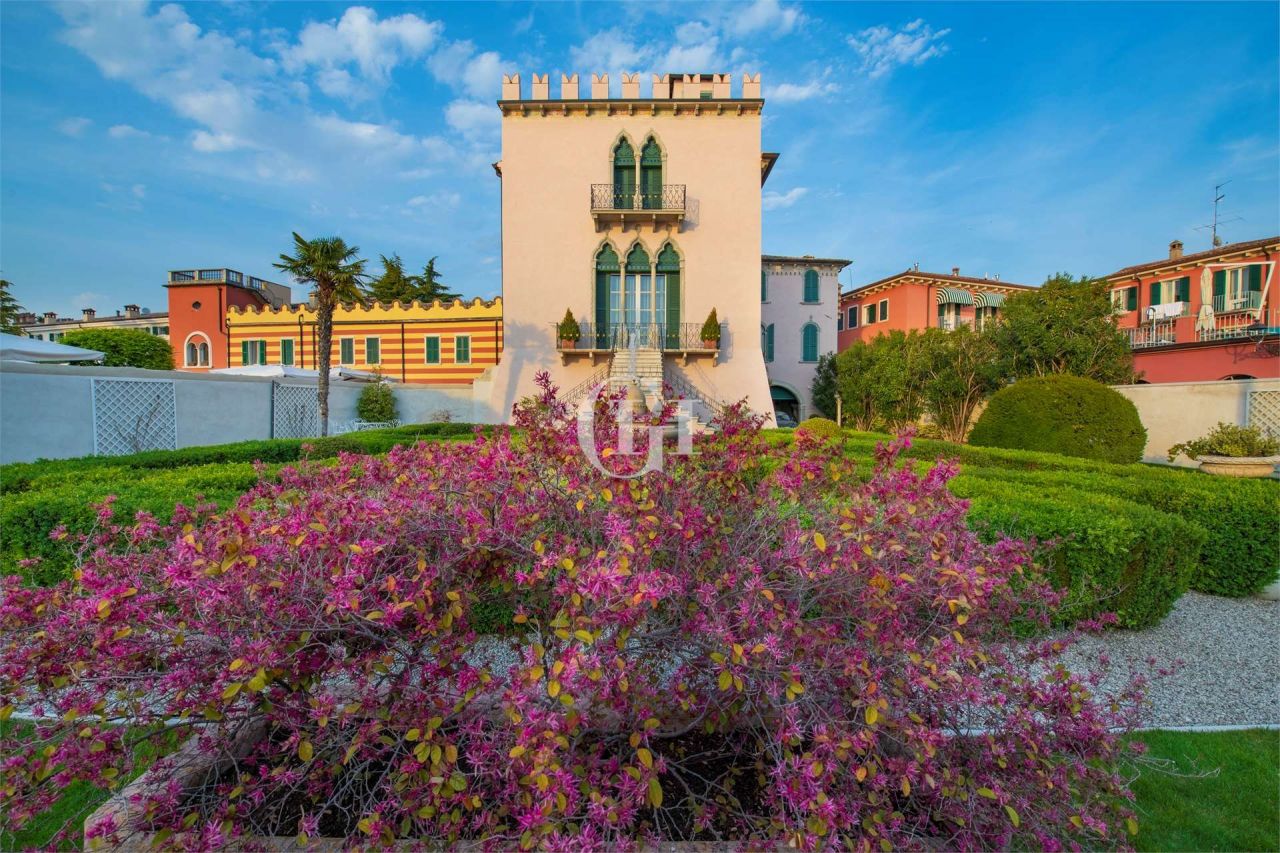 Villa on Lake Garda, Italy, 985 m² - picture 4