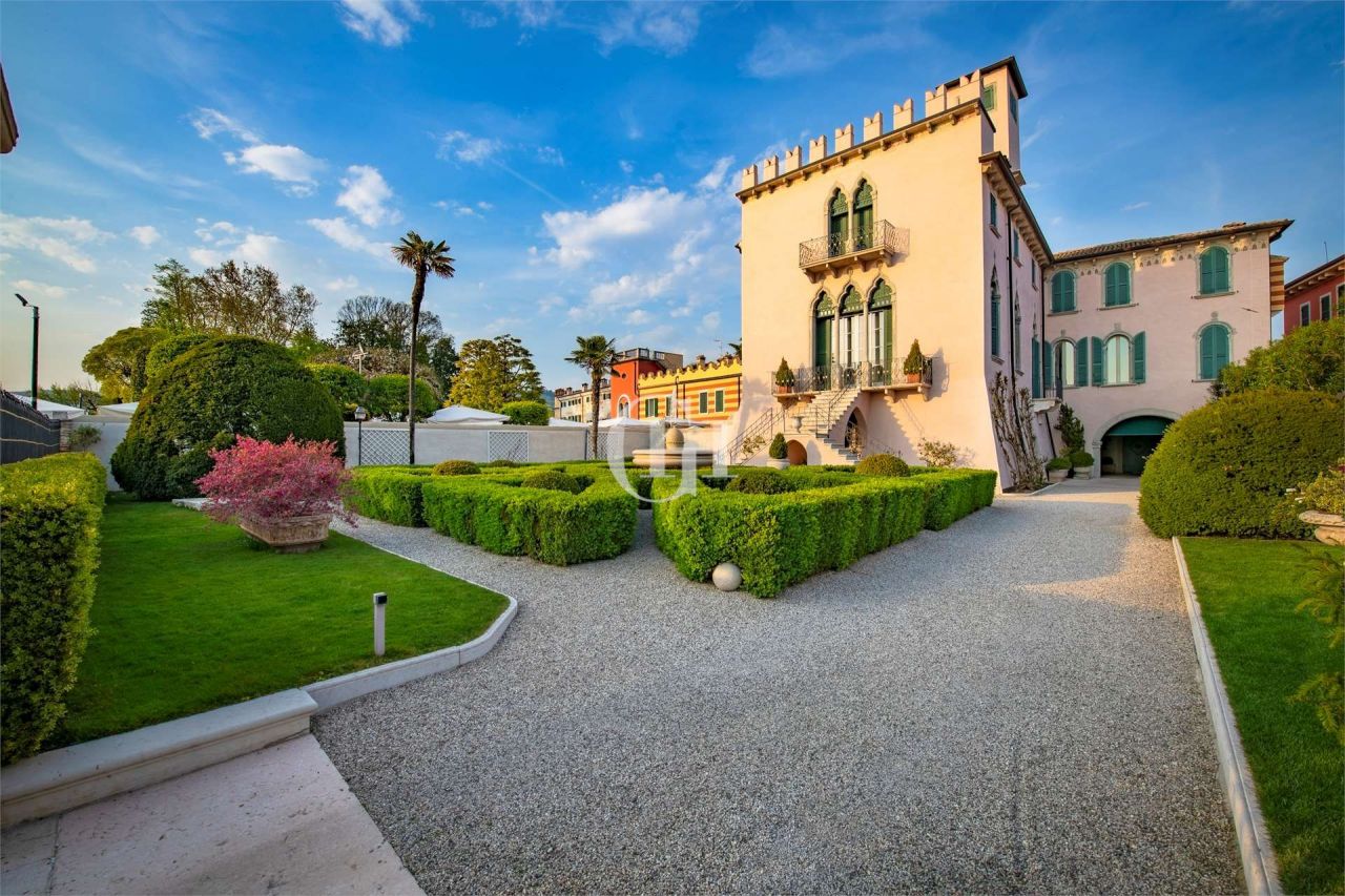 Villa on Lake Garda, Italy, 985 m² - picture 2