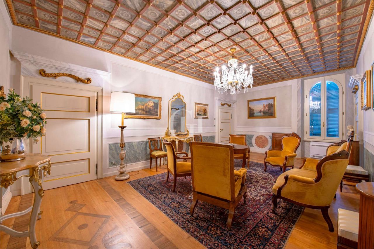 Villa on Lake Garda, Italy, 985 m² - picture 14