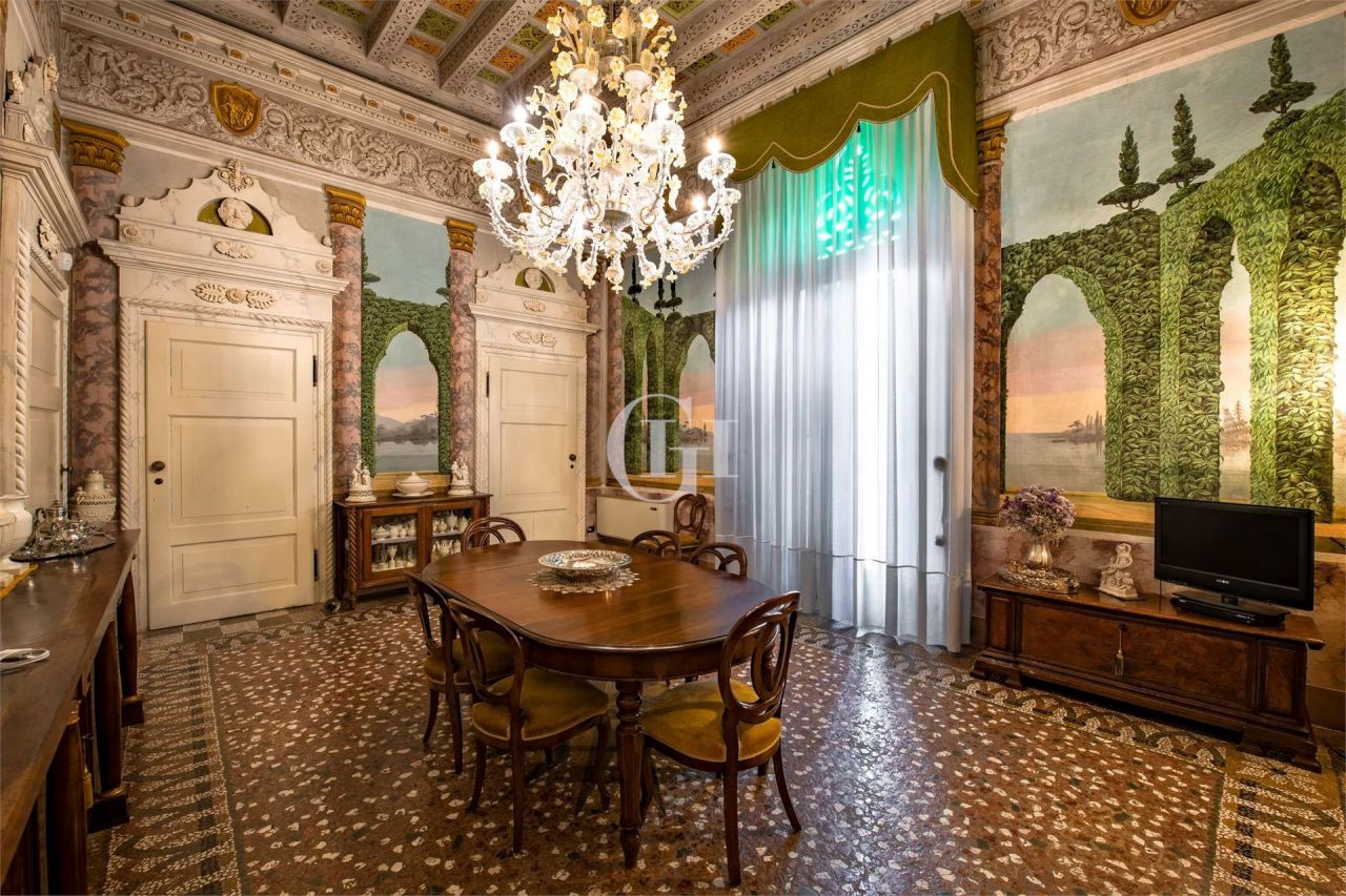 Villa on Lake Garda, Italy, 985 m² - picture 11