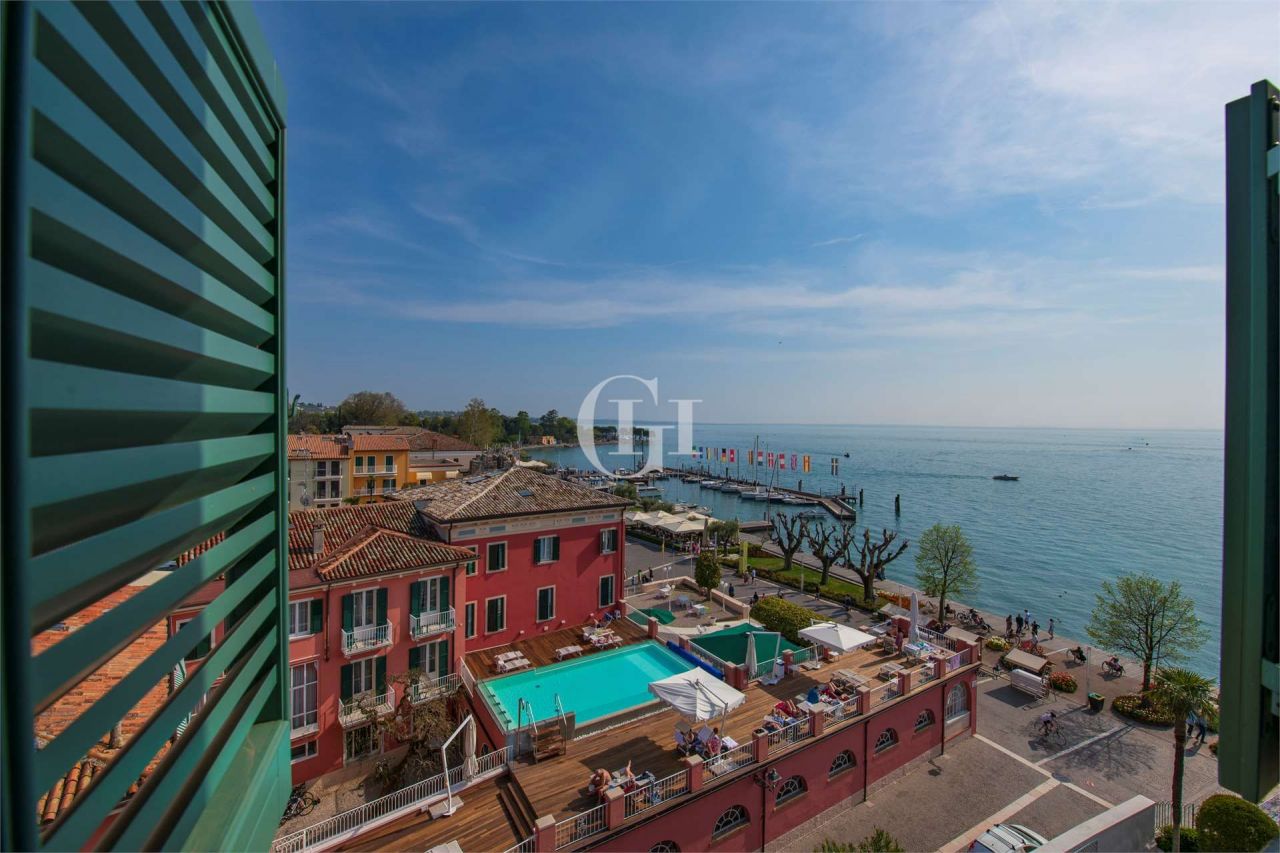 Villa on Lake Garda, Italy, 985 m² - picture 6