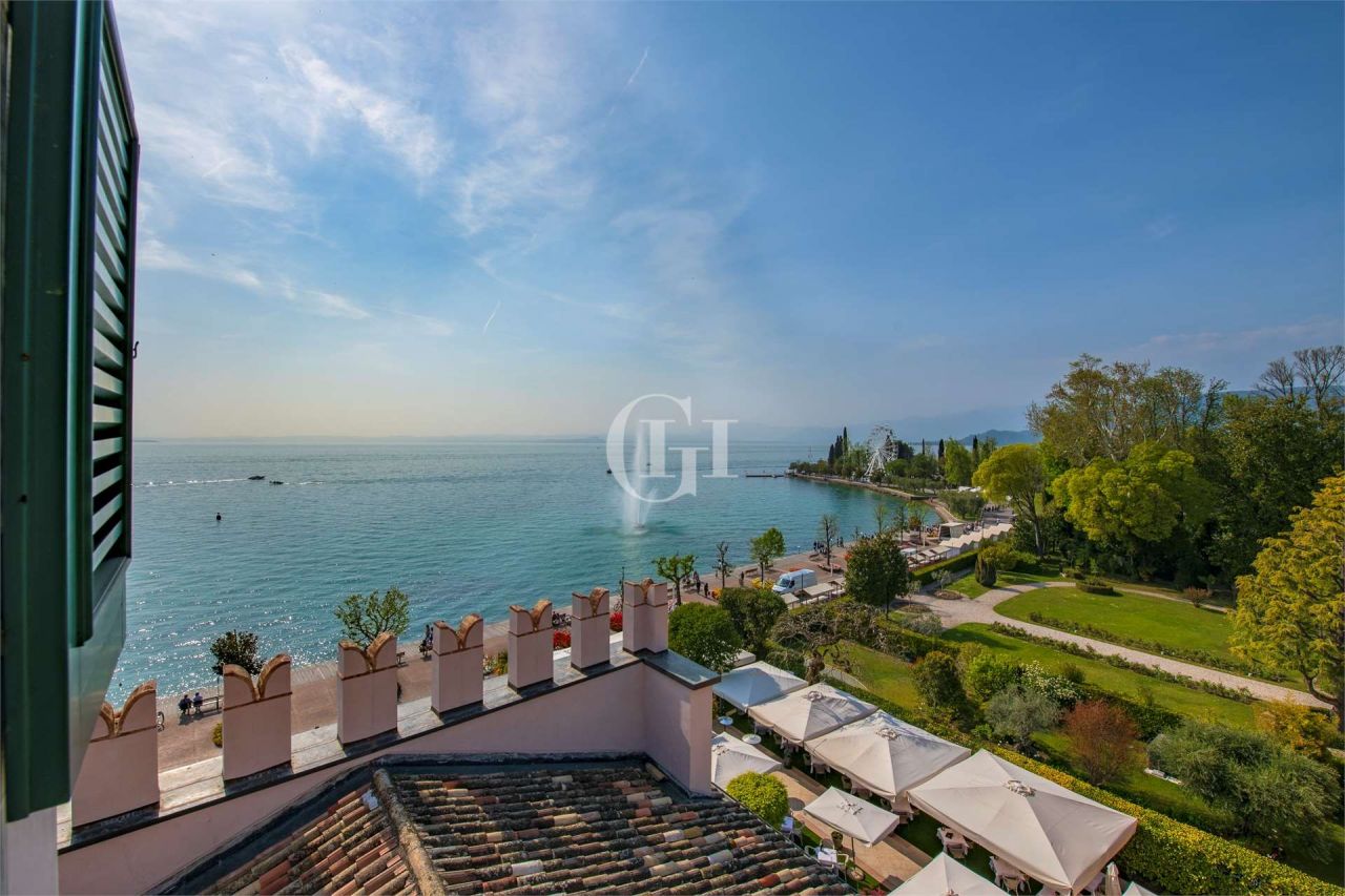 Villa on Lake Garda, Italy, 985 m² - picture 7