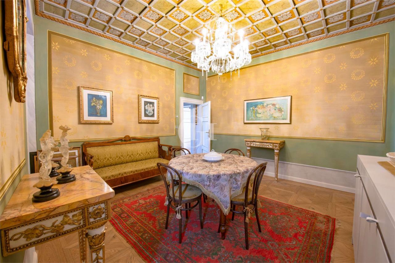 Villa on Lake Garda, Italy, 985 m² - picture 13