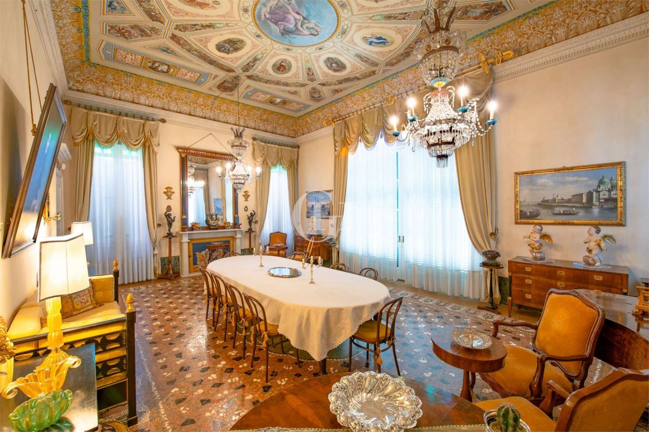 Villa on Lake Garda, Italy, 985 m² - picture 10