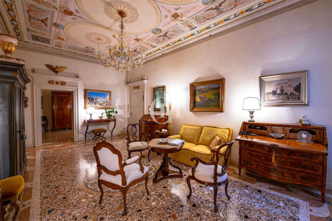 Villa on Lake Garda, Italy, 985 m² - picture 12