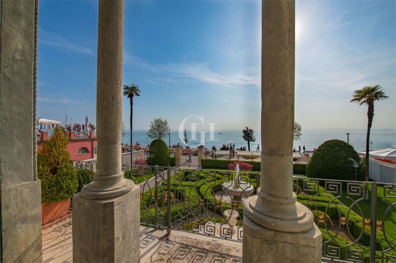 Villa on Lake Garda, Italy, 985 m² - picture 8