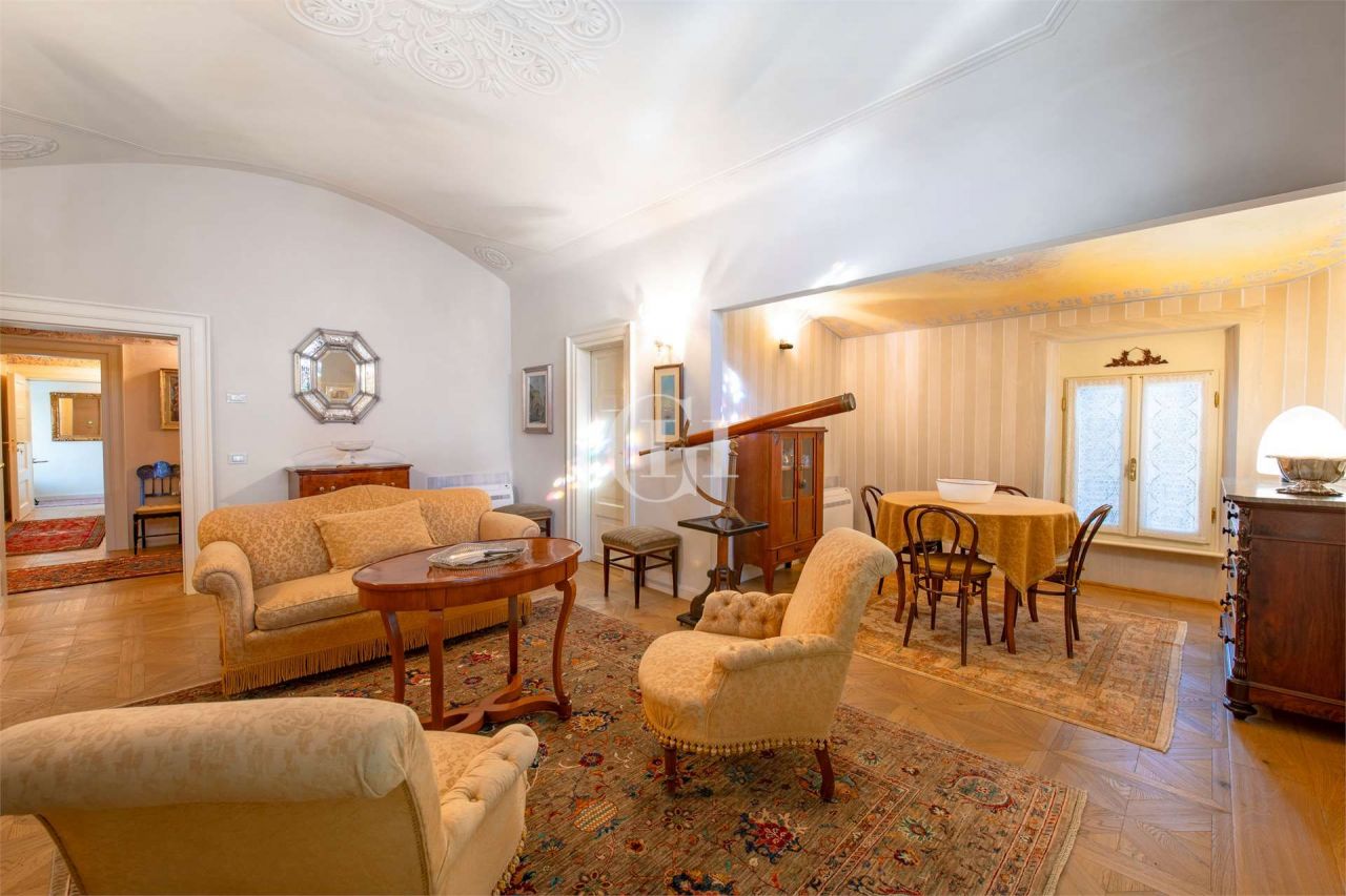 Villa on Lake Garda, Italy, 985 m² - picture 18