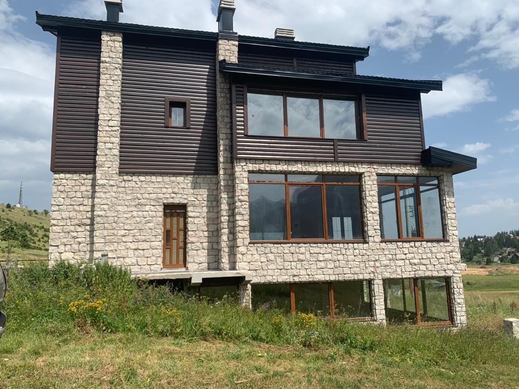 Villa in Zabljak, Montenegro, 960 m² - picture 1