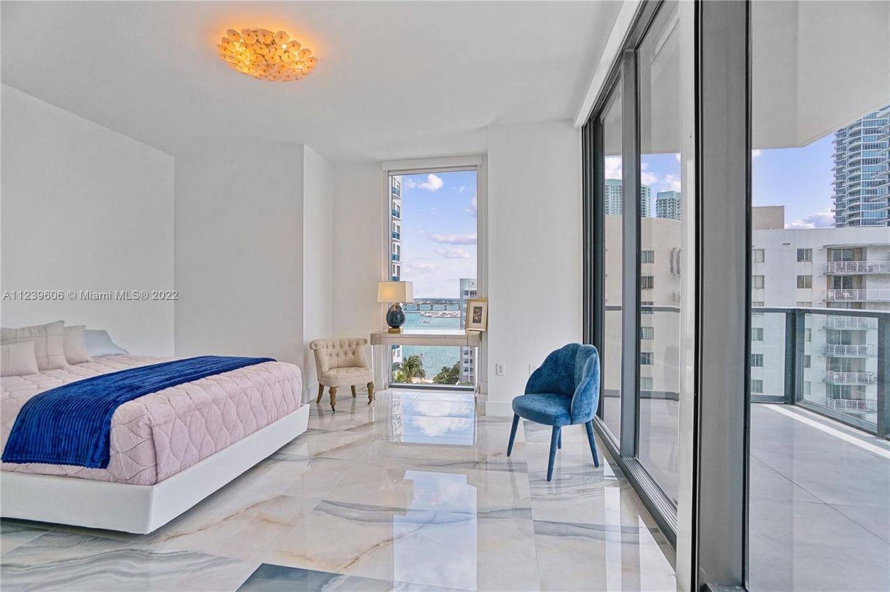 Flat in Miami, USA, 220 m² - picture 8