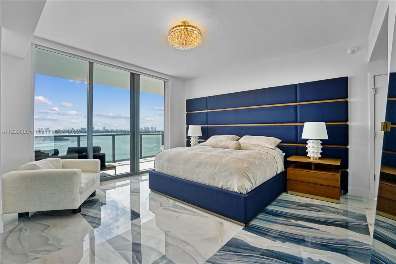 Flat in Miami, USA, 220 m² - picture 11