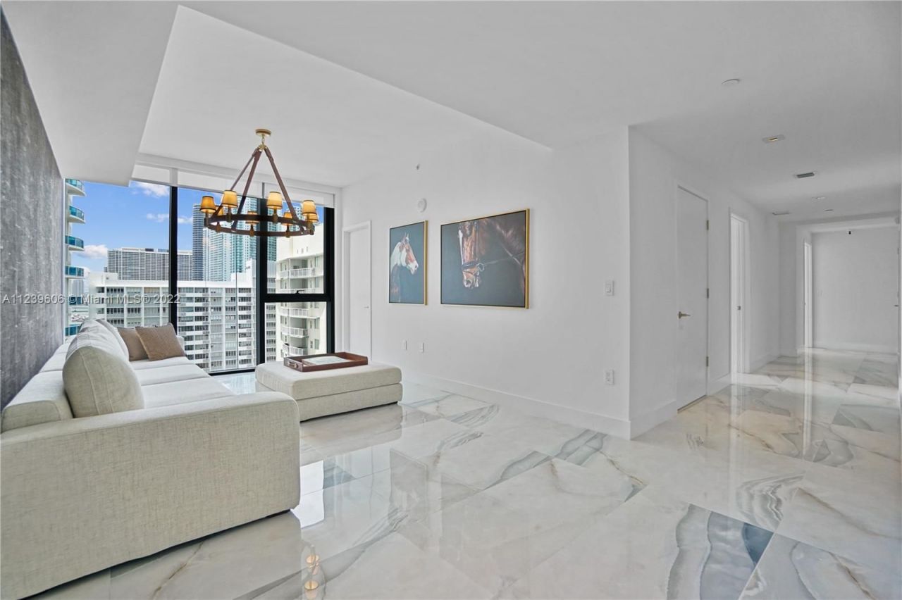 Flat in Miami, USA, 220 m² - picture 17