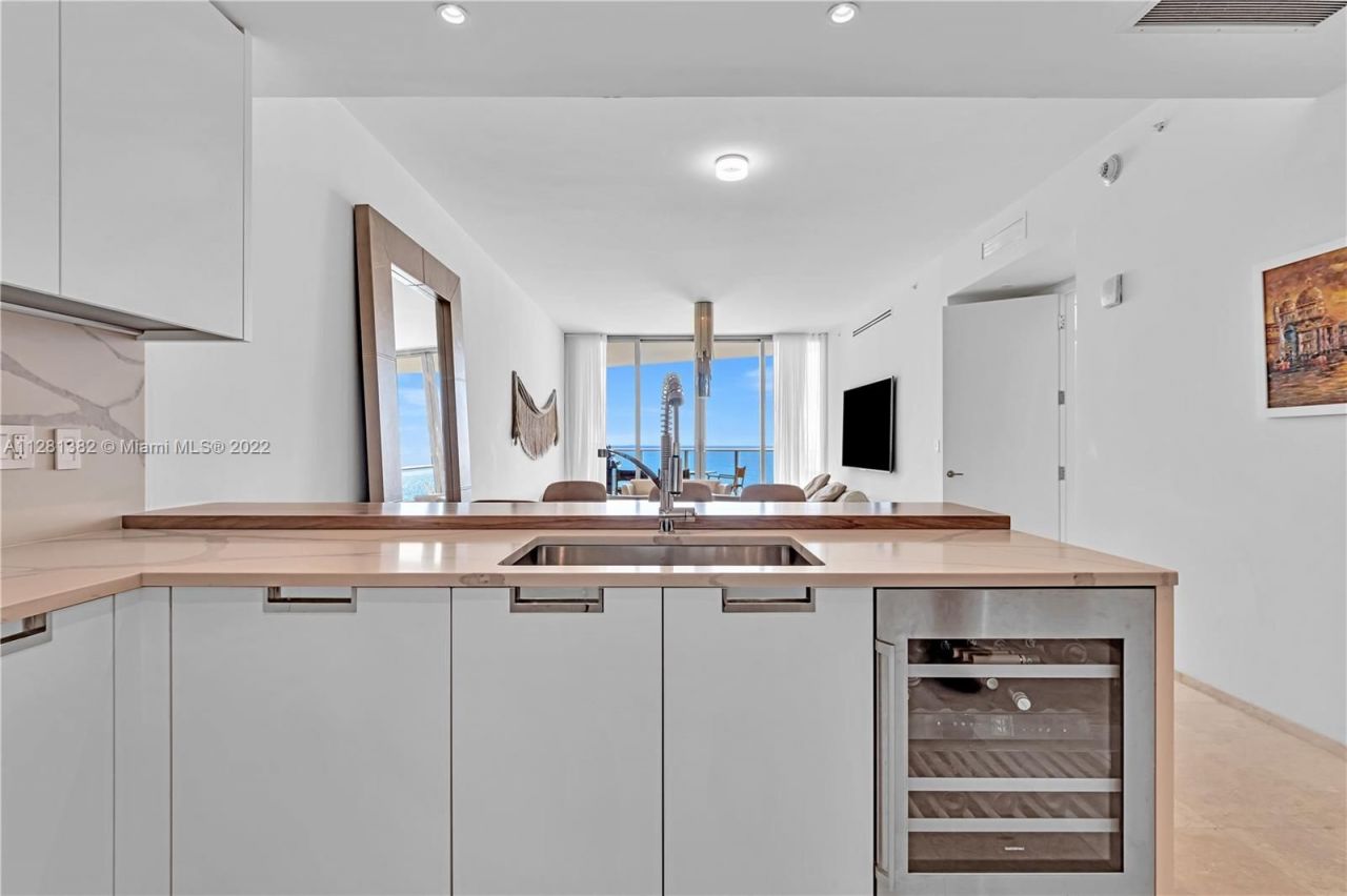 Flat in Miami, USA, 140 m² - picture 12