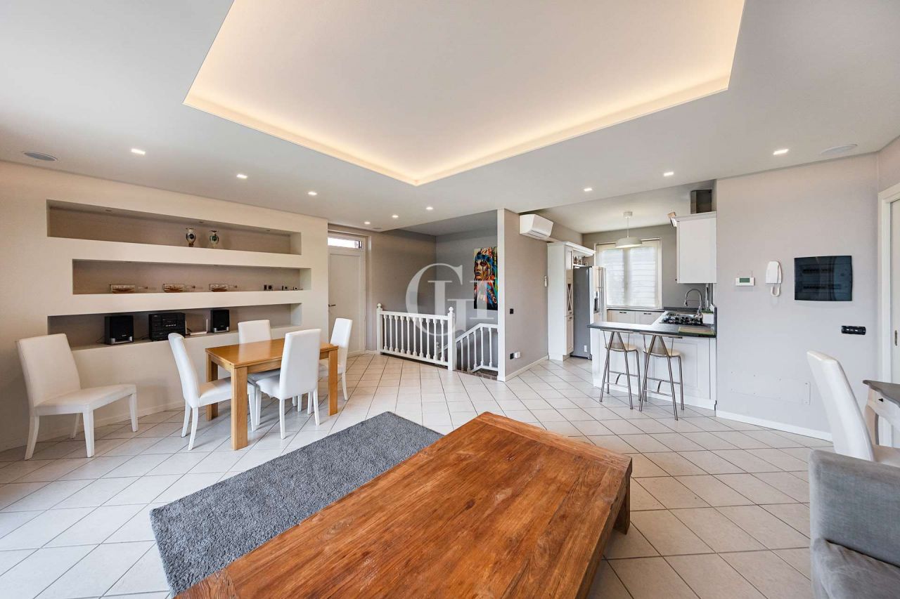 Villa on Lake Garda, Italy, 223 m² - picture 8