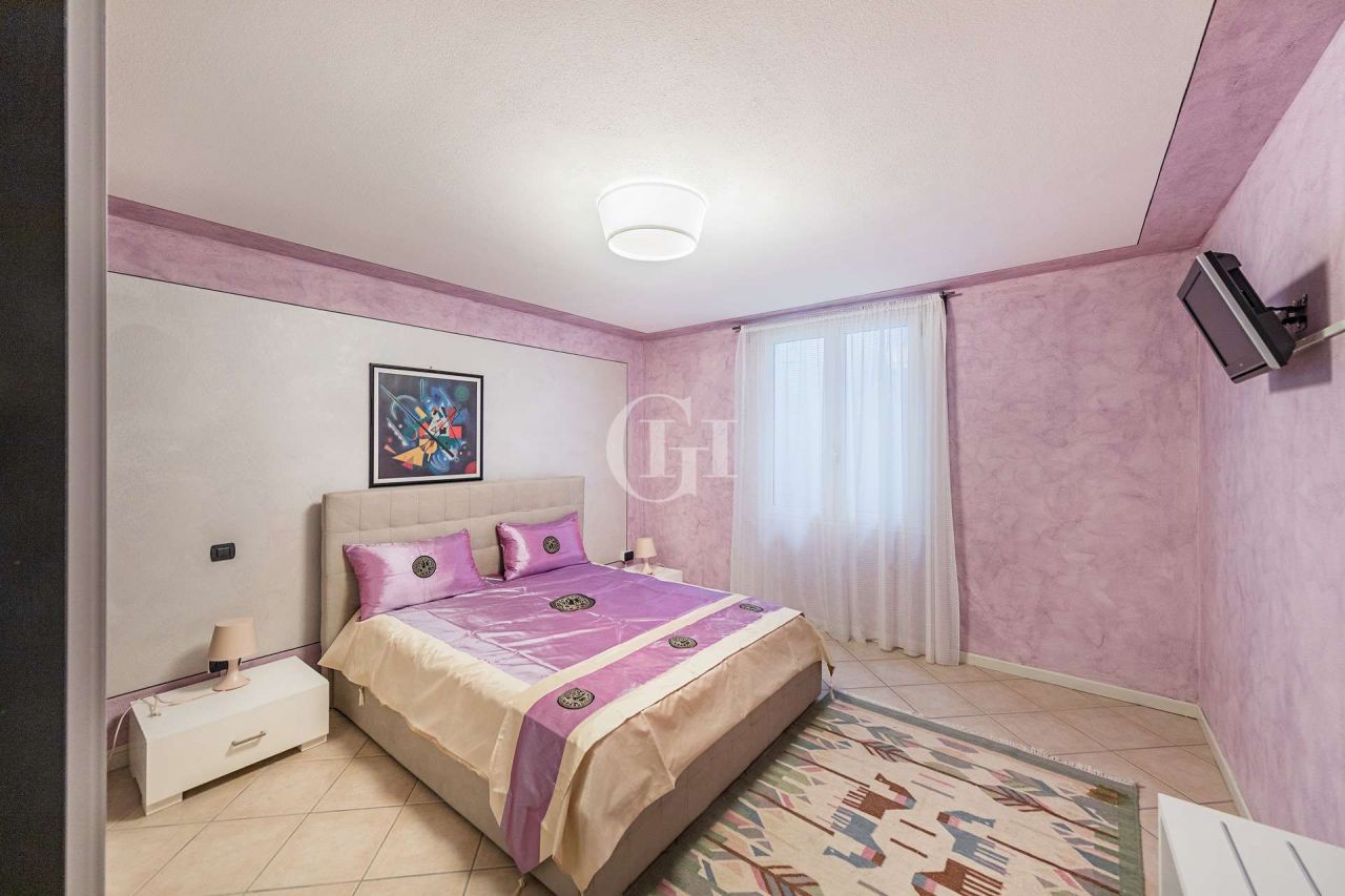 Villa on Lake Garda, Italy, 223 m² - picture 16